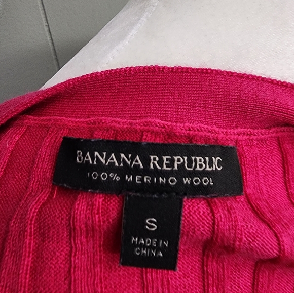 Banana Republic 100% Merino Wool Dark Pink Sweater - Picture 10 of 10